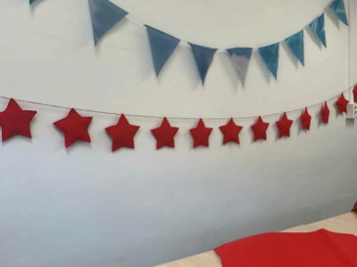 Nou aprofitament de teles i lones publicitàries, sacs de cafè, de iute i pita i moqueta de fires